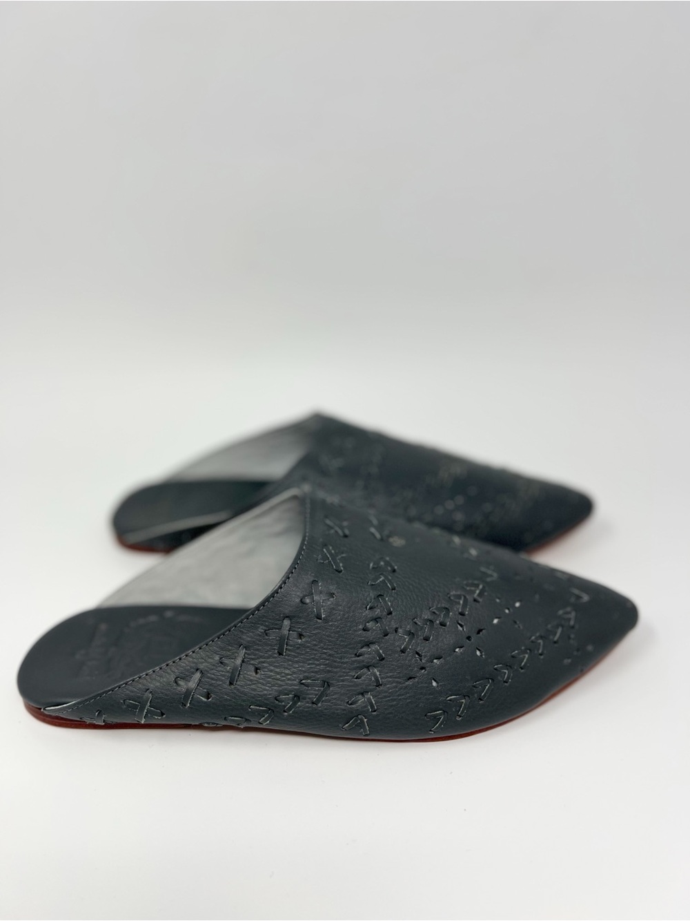Bali Elf Pointed Toe Leather Mules
Size 8